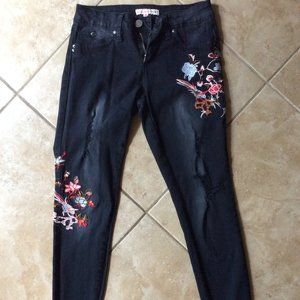 Black Skinny Jeans with Floral Embroidery
